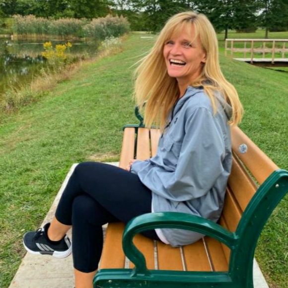 Meet your Posher, Gayle - Picture 1 of 2